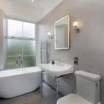 Castle Oaks House 4*