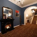 Hotel Castle Oaks House
