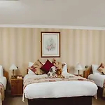 Castle Oaks House Hotel