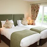 Castle Oaks House Hotel 4*