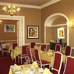 Castle Oaks House 4*