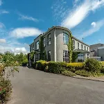 Hotel Castle Oaks House