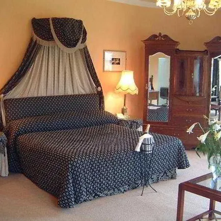 Castle Oaks House 4*