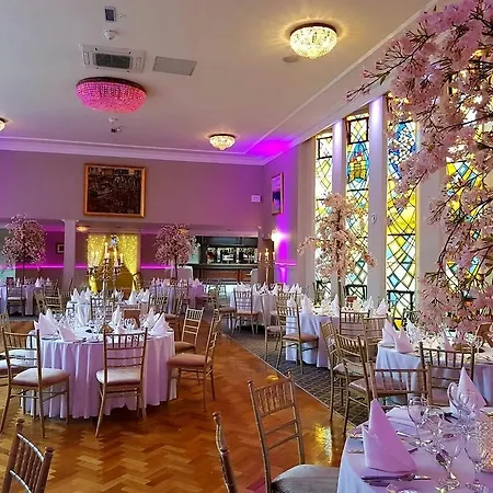 Castle Oaks House 4*