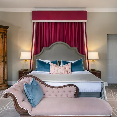 Otel Castle Oaks House 4*