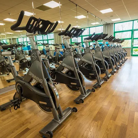 فندق Castle Oaks House 4*