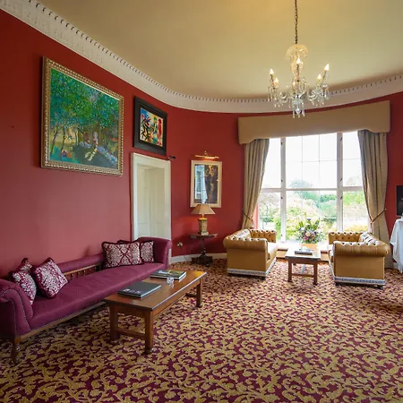 Castle Oaks House Otel