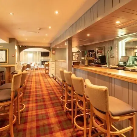 فندق Castle Oaks House 4*