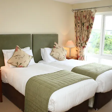 Castle Oaks House Otel 4*