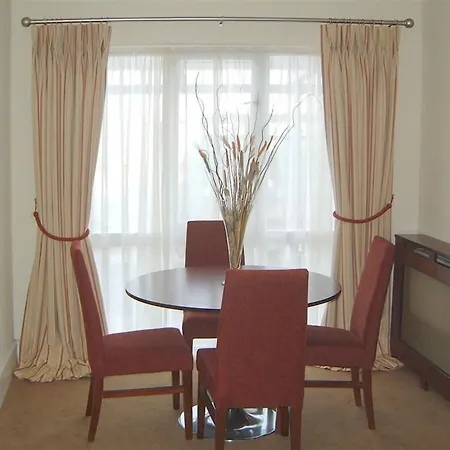 Otel Castle Oaks House