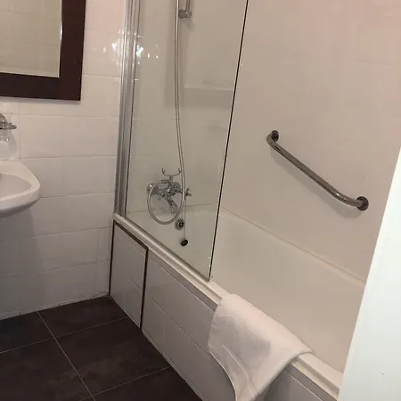 Castle Oaks House 4*