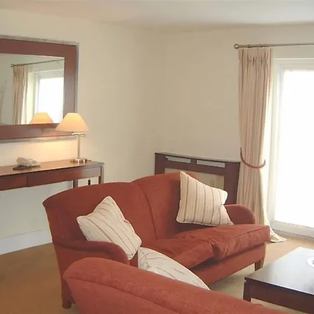 Castle Oaks House 4*