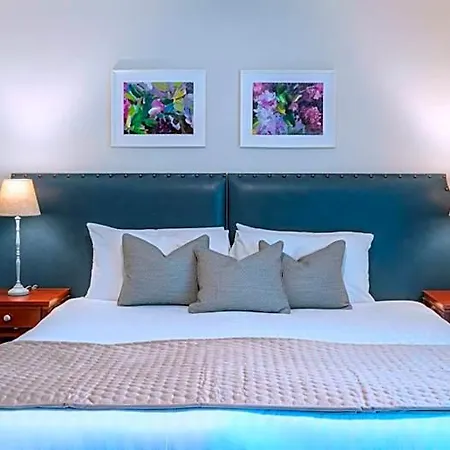 Castle Oaks House Hotel 4*
