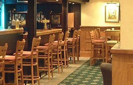 Castle Oaks House Otel