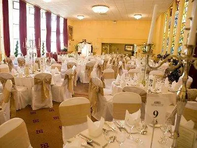 Castle Oaks House Hotel