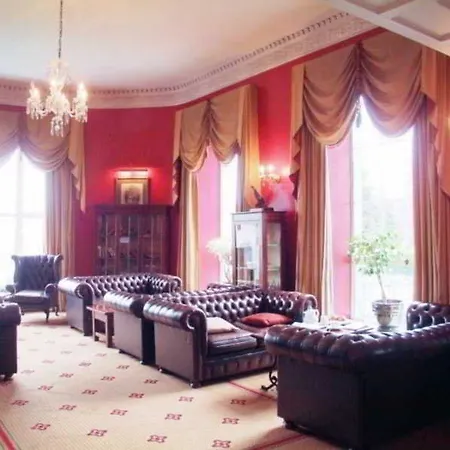 Otel Castle Oaks House 4*