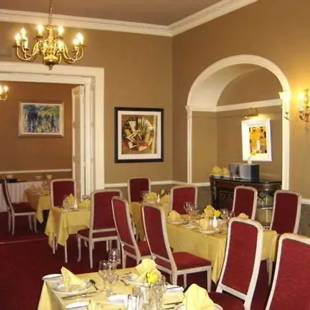 Castle Oaks House 4*