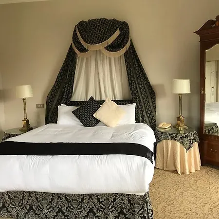 Otel Castle Oaks House 4*