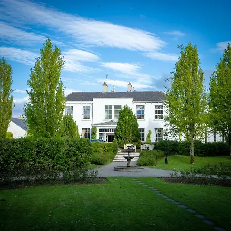 מלון Castle Oaks House 4*