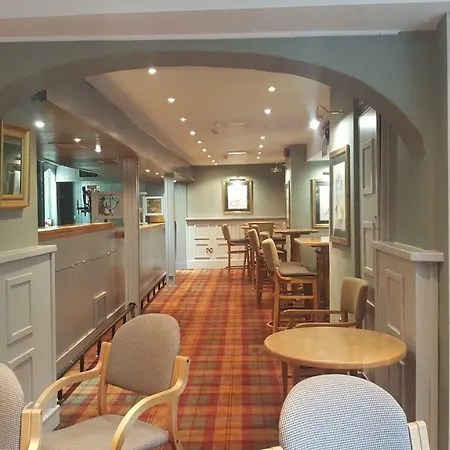 מלון Castle Oaks House