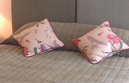 מלון Castle Oaks House 4*