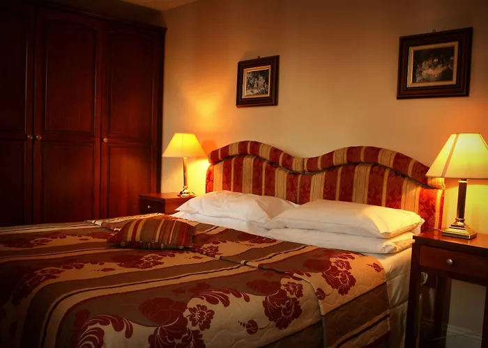 Castle Oaks House Hotel