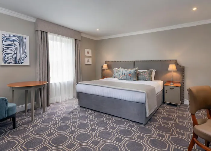 Hotel Castle Oaks House