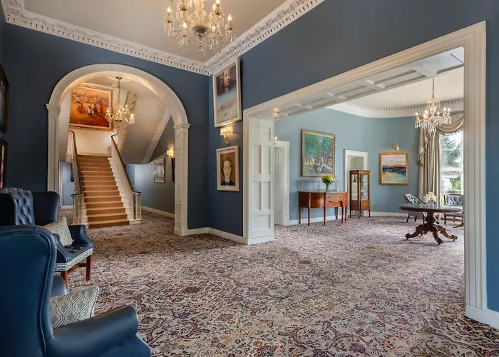 Castle Oaks House Hotel