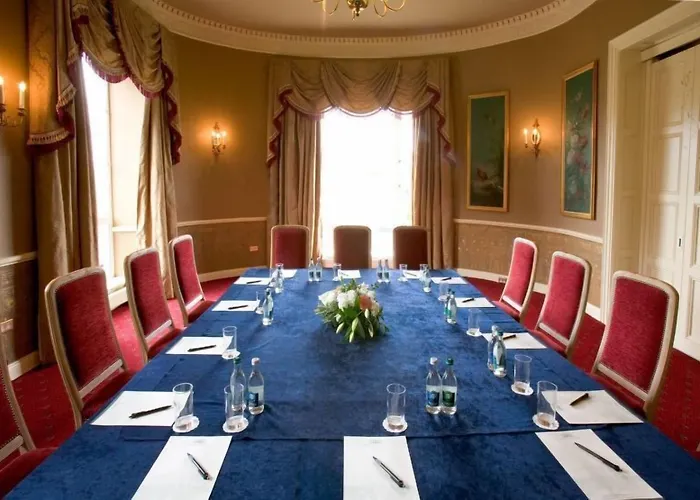 Hotel Castle Oaks House