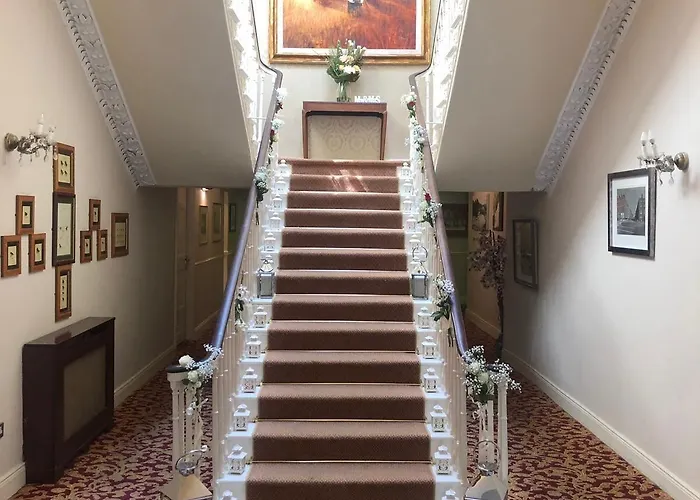 Castle Oaks House Отель 4*