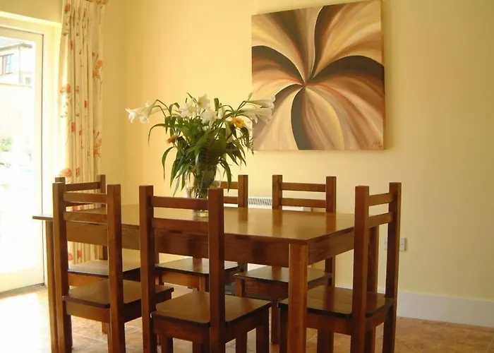 Hotel Castle Oaks House