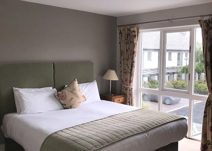 Castle Oaks House Hotel 4*