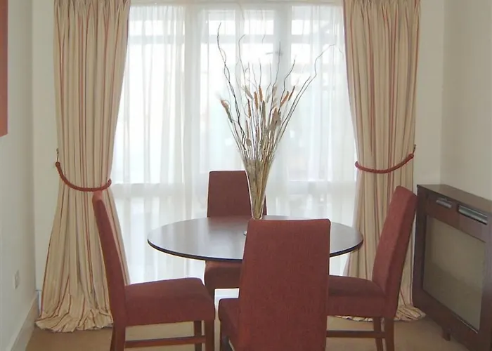 Hotel Castle Oaks House