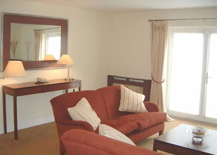 Castle Oaks House 4*