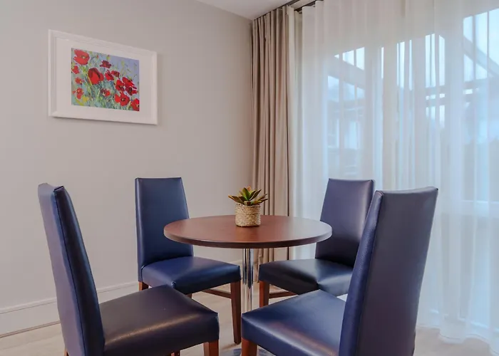 Castle Oaks House 4*