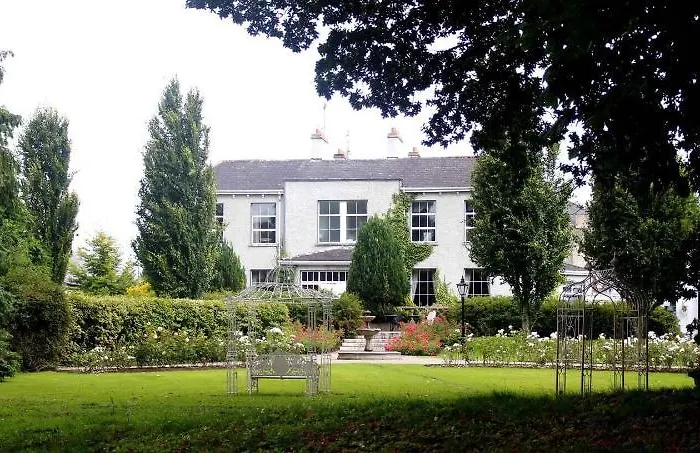 Castle Oaks House Отель 4*